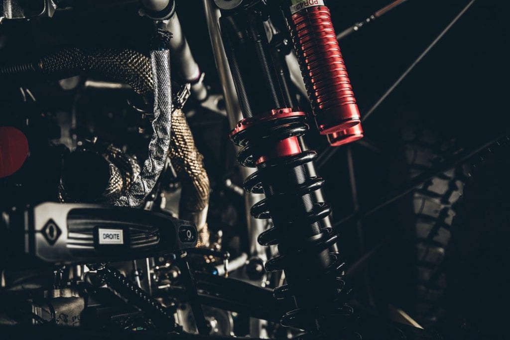 2016 Peugeot 2008 DKR Red Bull (4)
