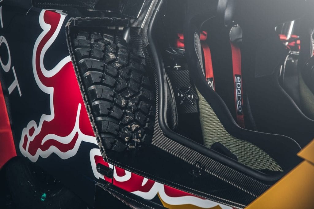 2016 Peugeot 2008 DKR Red Bull (6)