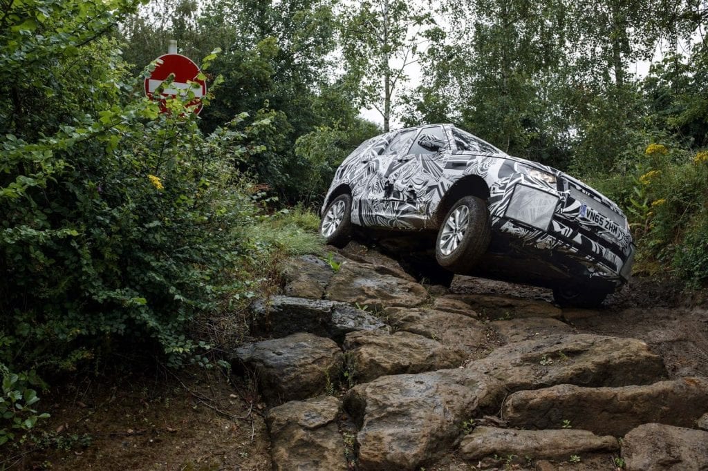 2016-land-rover-discovery-58