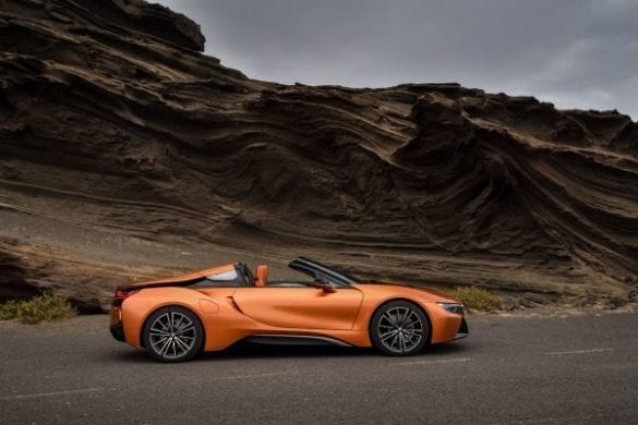 P90285393_lowRes_the-new-bmw-i8-roads