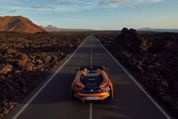 P90285407_lowRes_the-new-bmw-i8-roads