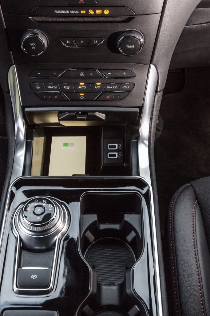 2018_Ford_Edge_13