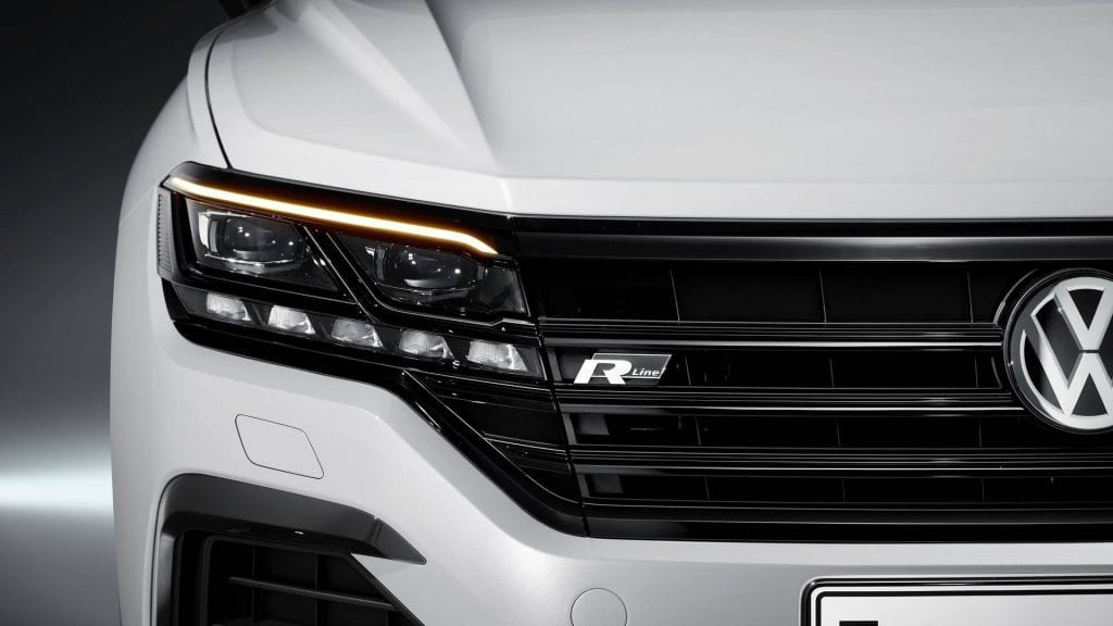 VOLKSWAGEN TOUAREGWhite R-Line