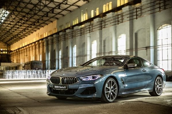 P90329584_lowRes_bmw-8-series-media-l