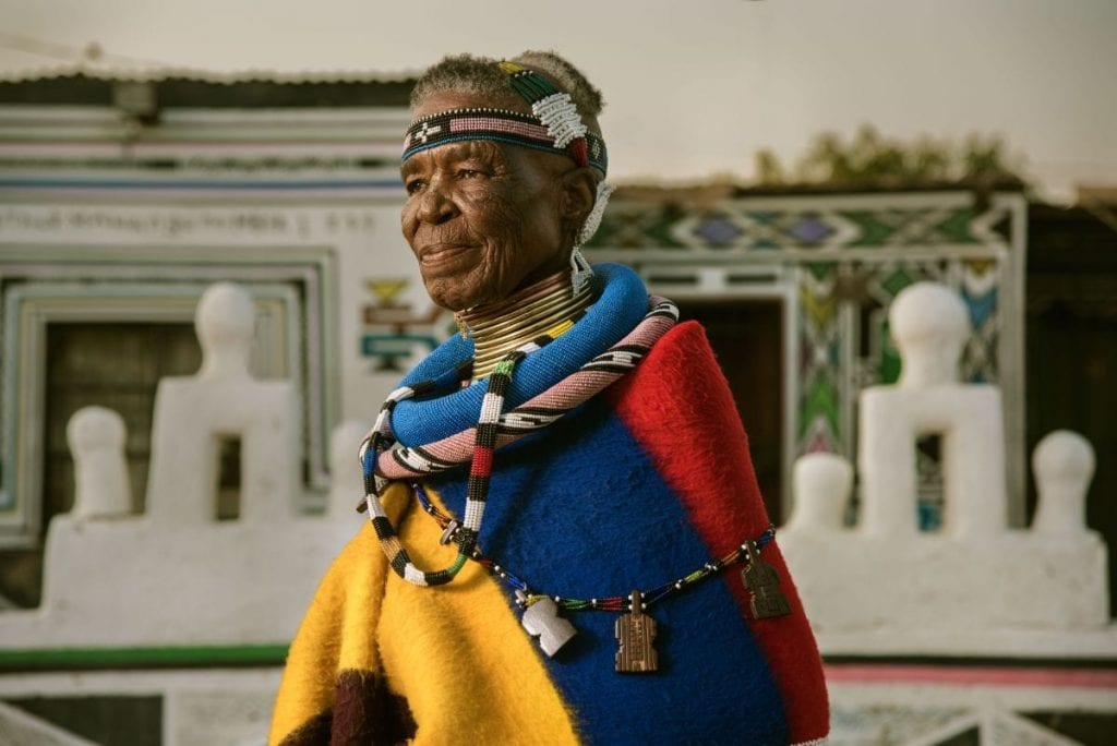 Față în față cu Esther Mahlangu: Profesoara de geometrie africană