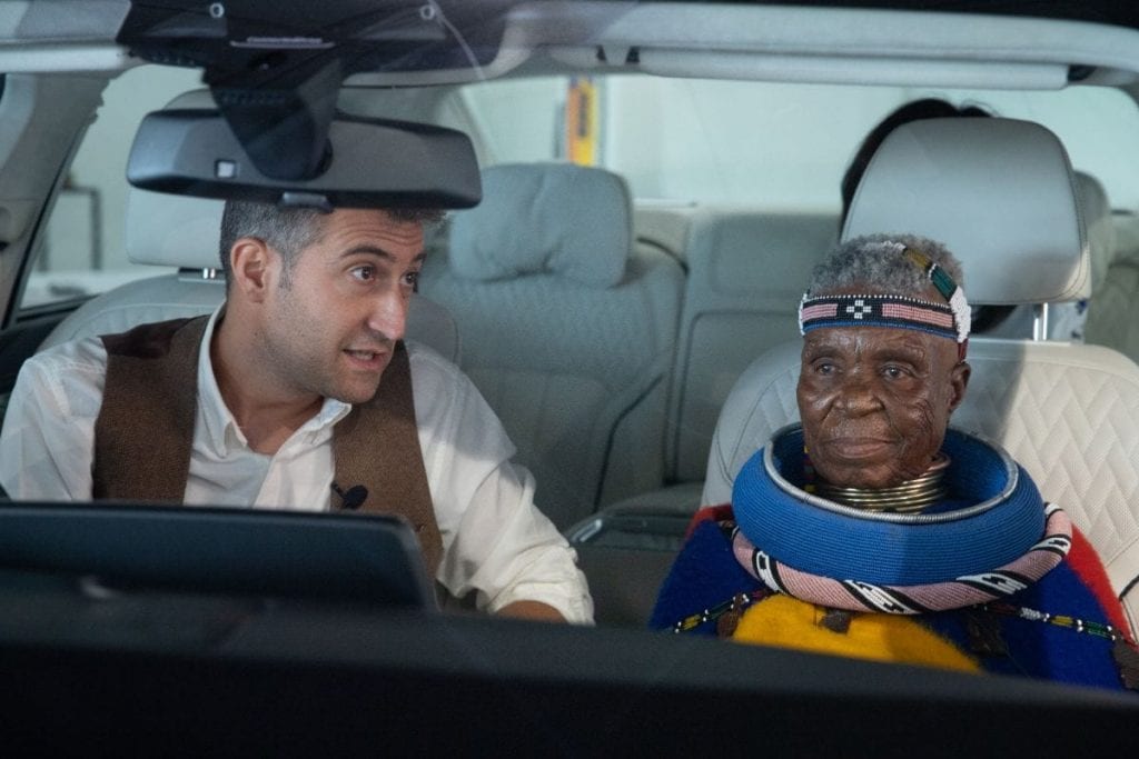 Cine este Esther Mahlangu?