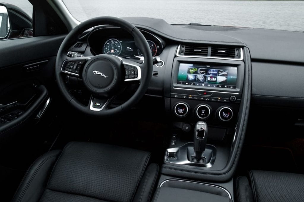 Test Jaguar E-Pace: Pisica din Corsica