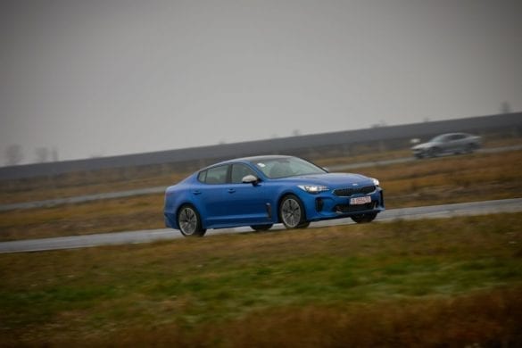 Test Kia Stinger: Vine stingerea!