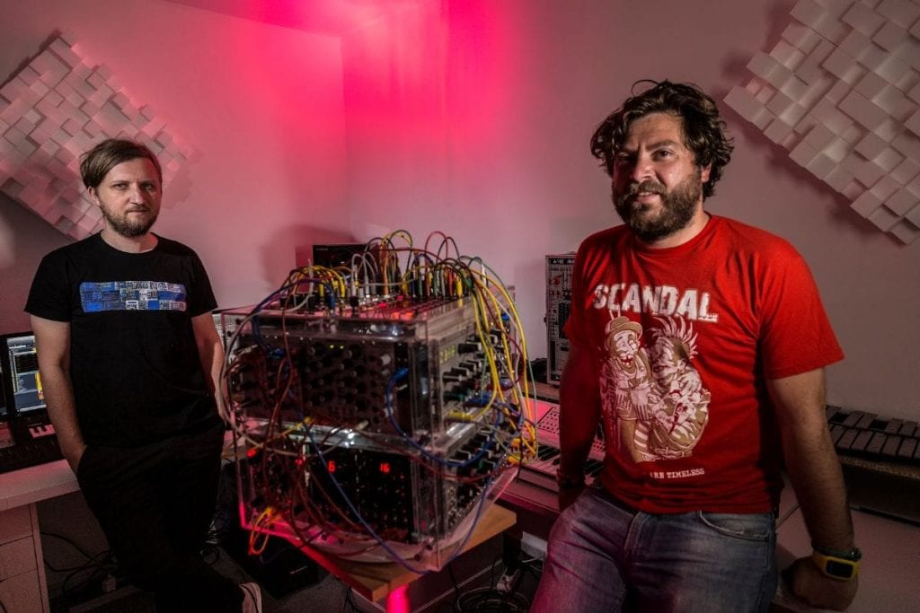 Silent Strike: Note pentru spirit