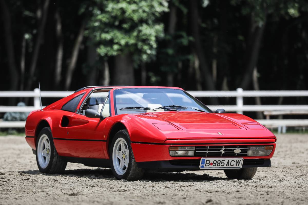 test ferrari 328 gt: Mai mult decât o mașină, o experiență