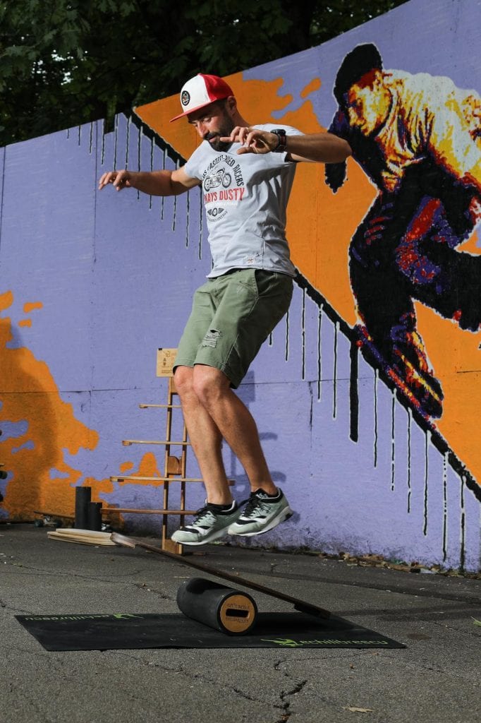 Echilibrescu, producător de plăci de echilibru și longboard-uri românești: Echilibru
