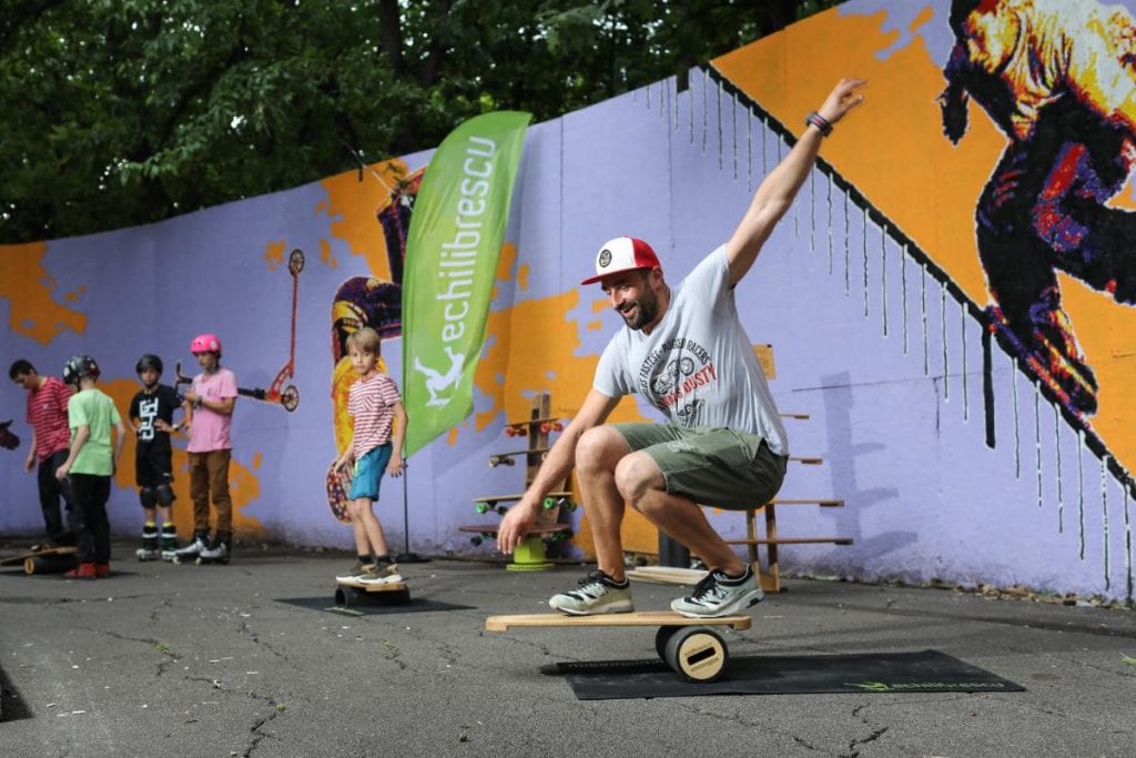 Echilibrescu, producător de plăci de echilibru și longboard-uri românești: Echilibru