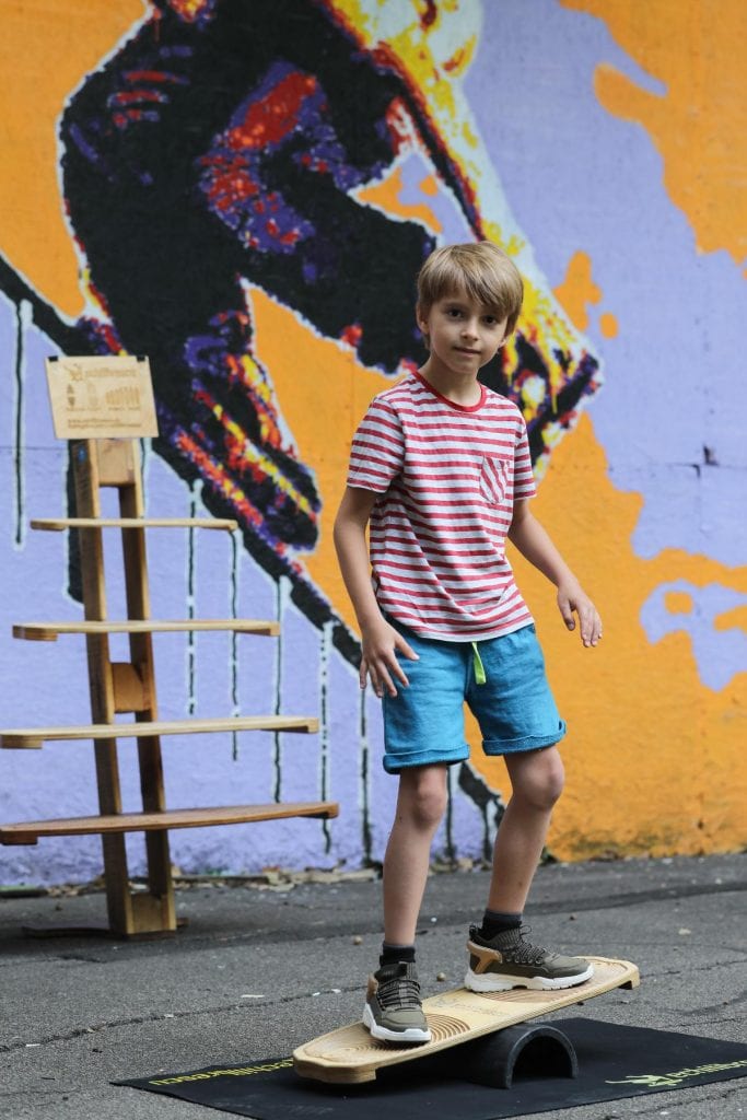 Echilibrescu, producător de plăci de echilibru și longboard-uri românești: Echilibru