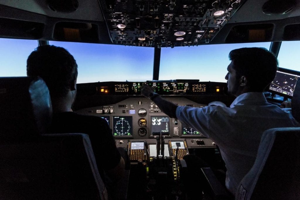 Simulator Boeing 737: Stăpân pe manșă