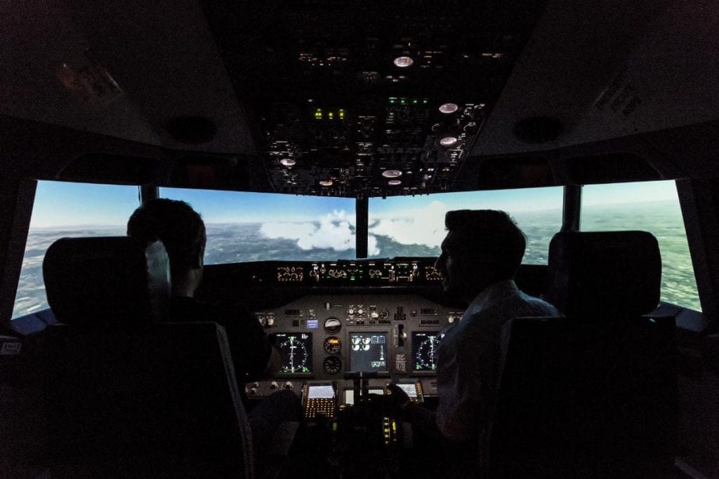 Simulator Boeing 737: Stăpân pe manșă
