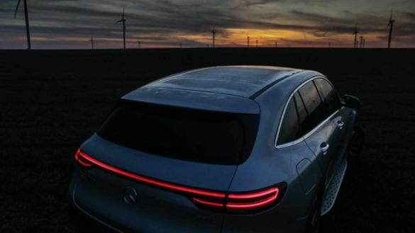 Mercedes-Benz EQC — lumini automate