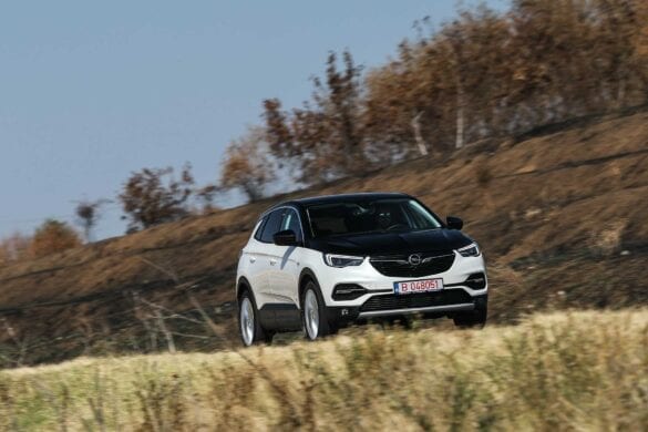 Test Opel Grandland X Hybrid4 10