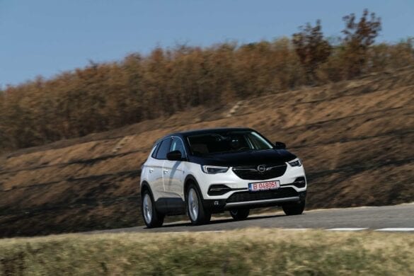 Test Opel Grandland X Hybrid4 12