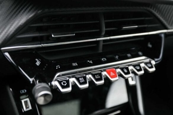 Test cu Peugeot e-2008