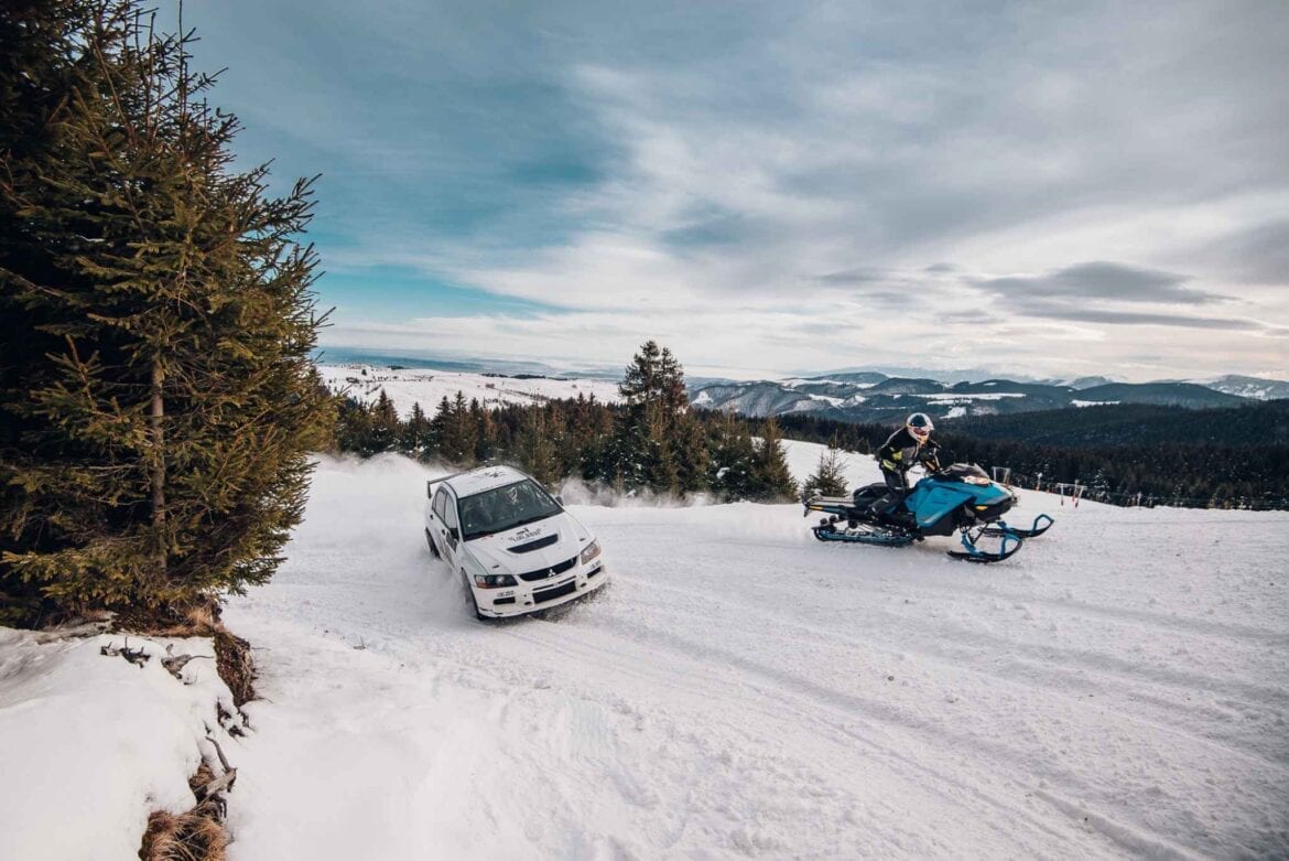 Mitsubishi Lancer rally vs snowmobil 15