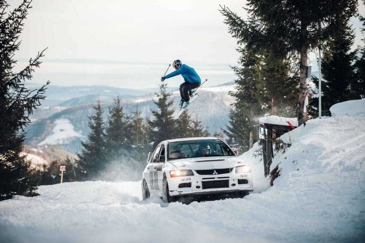 Mitsubishi Lancer rally vs snowmobil 20
