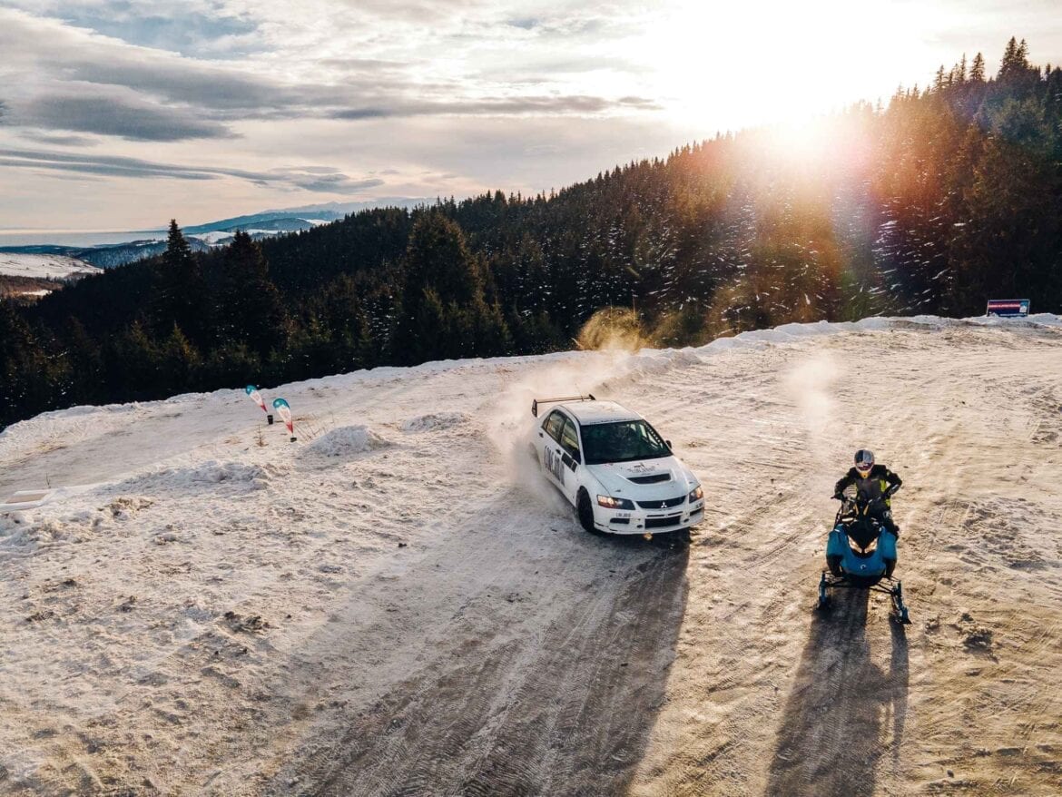 Mitsubishi Lancer rally vs snowmobil – main