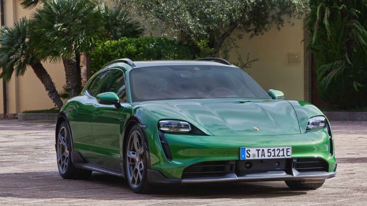 Porsche Taycan Cross Turismo 10