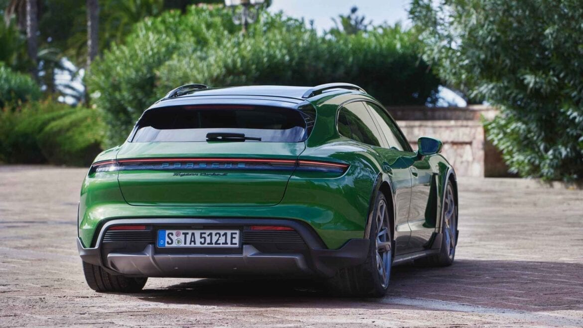 Porsche Taycan Cross Turismo 11