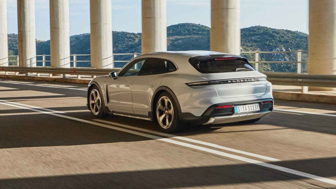 Porsche Taycan Cross Turismo 2