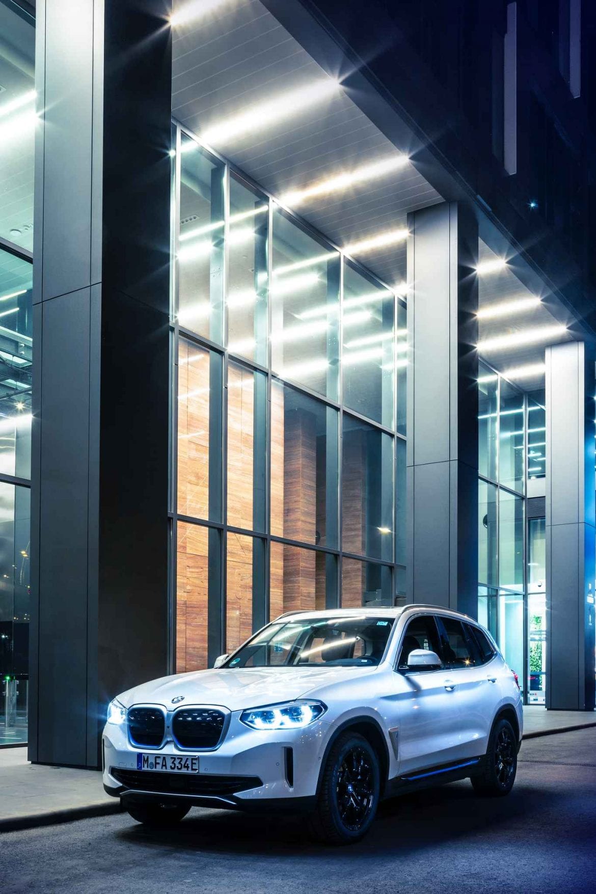 Test Drive BMW iX3 6